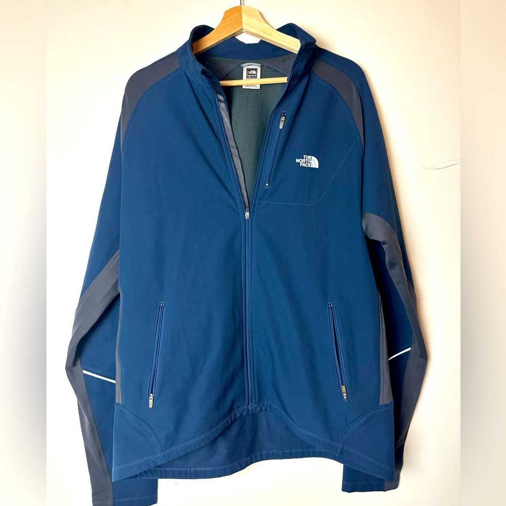 NORTH FACE navy and black light jacket size Large men’s bionic
